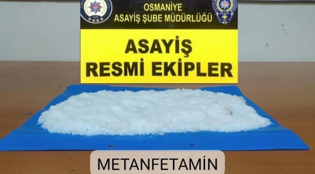 Polisin "Dur" ihtarına uymayan araçta özel yapım silah ele geçirildi