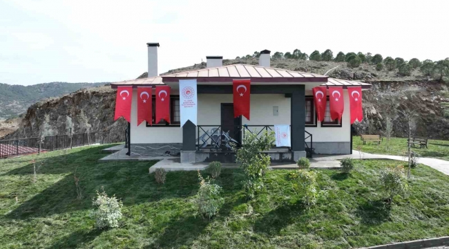 Şehit Özdemir'in ailesine evi teslim edildi