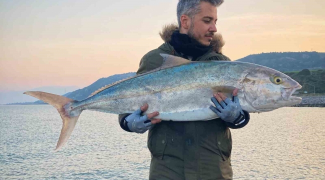 Tuttuğu balığa öyle sevindi ki izleyenleri gülümsetti