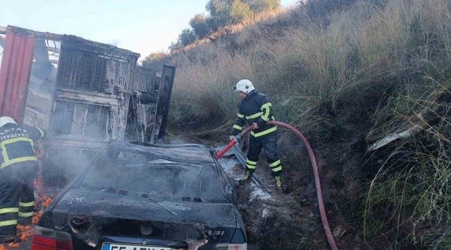 Zincirleme kazaya karışan otomobil alevlere teslim oldu