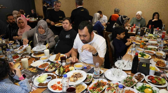 Büryan iftarda hem gözü hem de mideyi doyuruyor