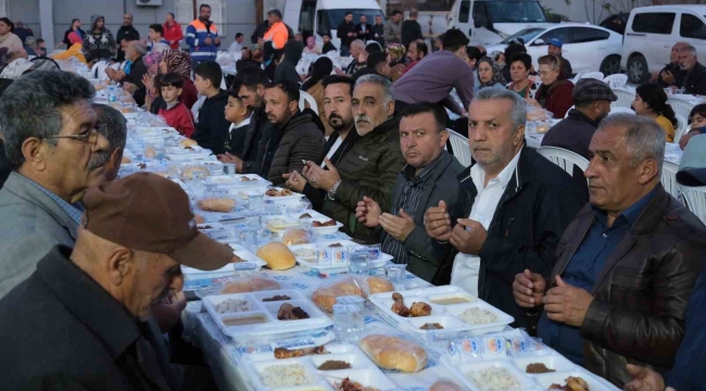 Büyükşehir her gün bir mahallede iftar sofrası kuruyor