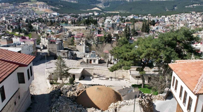 Depremde yıkılan minaredeki, Fransızların attığı top mermisi bulunamadı