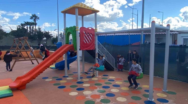 Hatay Büyükşehir Belediyesi'nden 20 konteyner kente çocuk oyun alanı