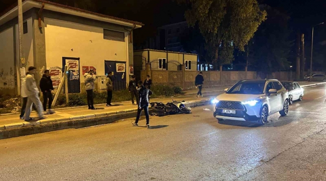 İskenderun'da hafif ticari araç ile motosiklet çarpıştı: 2 yaralı