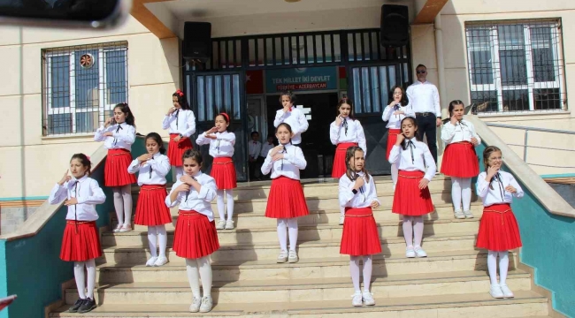 Kahramanmaraş'ta İstiklal Marşı'nın kabulünü minik öğrenciler hazırladıkları programla kutladı