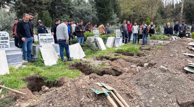 Katliam gibi kazada ölen ailenin defninde yürük burkan görüntü; 1 buçuk yaşındaki Ecrin ve annesi aynı mezara gömüldü