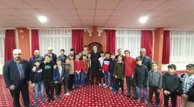 Kaymakam Topsakaloğlu, Kur'an Kursu öğrencileriyle iftar yaptı
