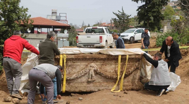 Kazı esnasında ortaya çıkan lahit koruma altına alındı