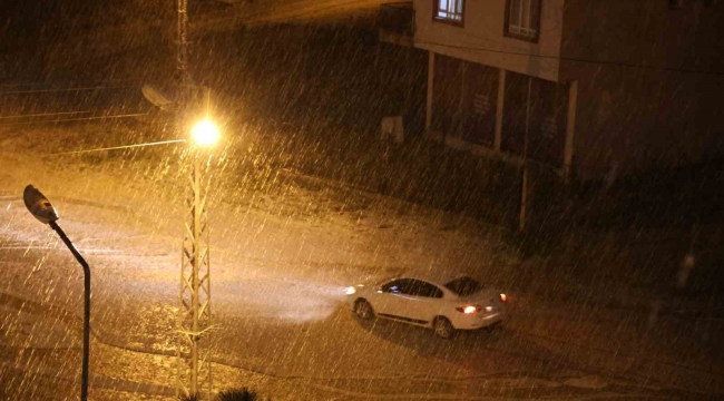 Kozan'da sağanak ve dolu etkili oldu