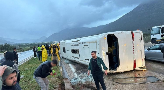 Mersin'de işçi servisi kaza yaptı: 23 yaralı