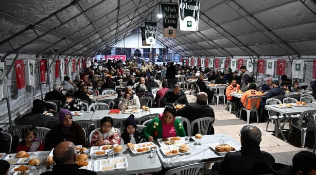 Osmaniye protokolü vatandaşlarla iftar sofrasında buluştu