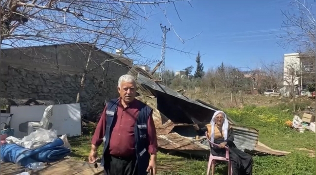 Osmaniye'de fırtına ahırın çatısını uçurdu