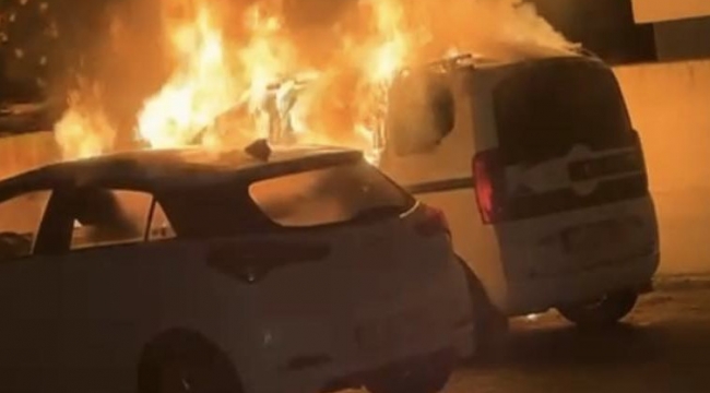 Osmaniye'de park halindeki araç alev alev yandı