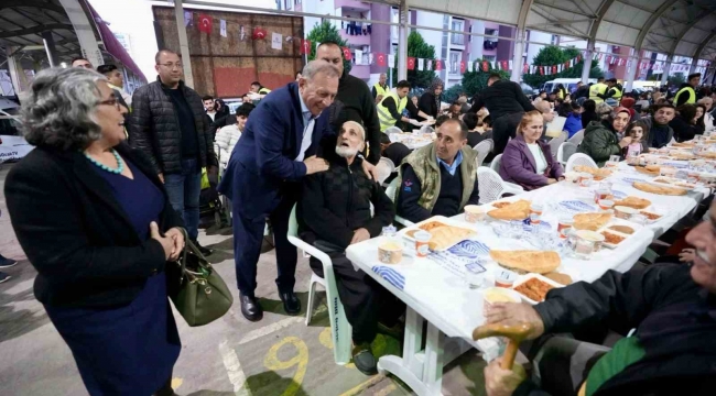 Seyhan'da 16 ayrı noktada iftar sofrası