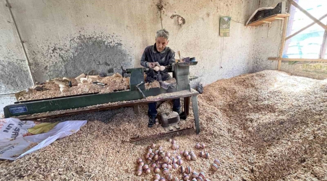 Teknolojiye karşı direnen topacın son ustası, 25 yıldır ahşaba şekil veriyor