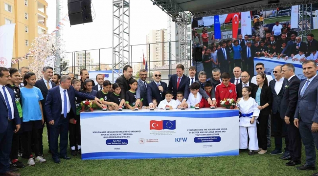 Adana'da açık saha tesislerinin toplu açılışı düzenlendi