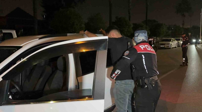 Adana'da bin 664 polis ile "Huzur ve Güven" uygulaması