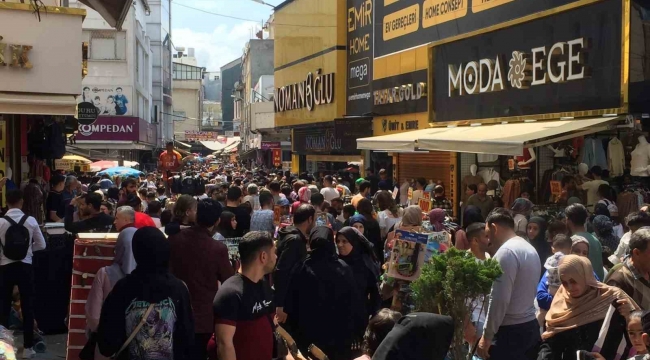Adana'da vatandaşlar bayram öncesi alışverişe akın etti