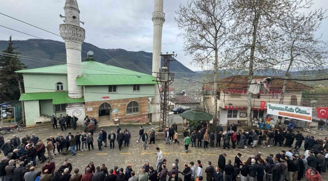 Bayramlaşmak için kuyruk oluşturdular