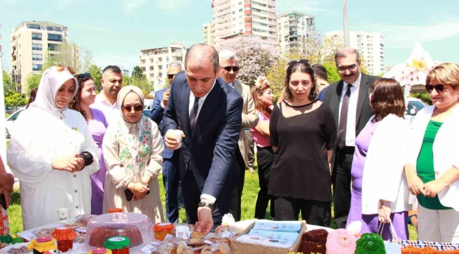 Dezavantajlı kadınların el emeği göz nuru ürünleri karnavalda sergileniyor