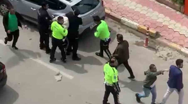 Ehliyetsiz araç kullanan kardeşine ceza yazan polis memurunu bıçaklayan şahıs tutuklandı