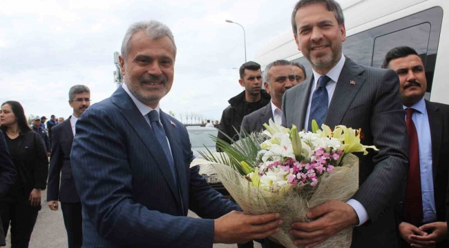 Enerji Bakanı Alparslan Bayraktar'dan Hatay'a bayram ziyareti