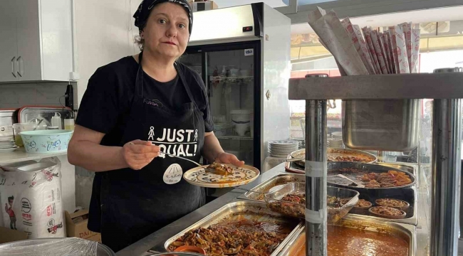 Gastronomi şehrinin yöresel lezzetleri, depremzede kadınların elinde sofralara taşınıyor