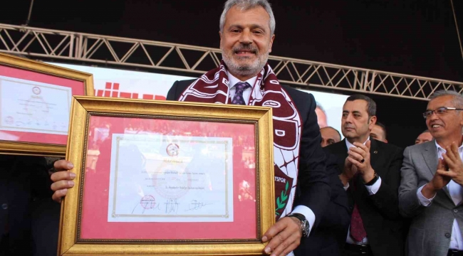 Hatay Büyükşehir Belediye Başkanı Öntürk: "Artık siyaset bitti şimdi millete hizmet zamanı"
