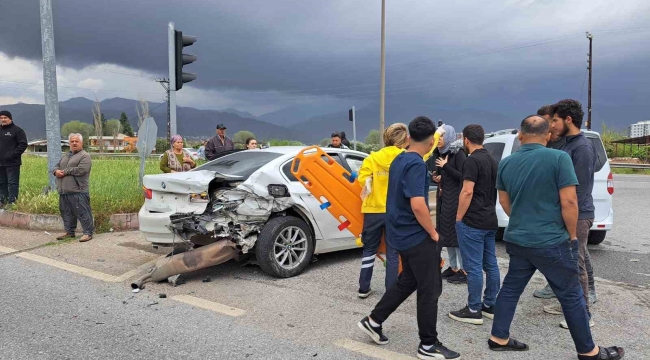 Hatay'da 3 aracın karıştığı kazada 7 kişi yaralandı