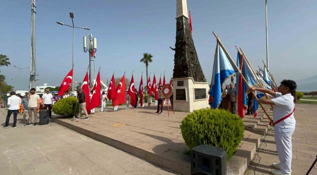 İskenderun'da Atatürk anıtına çelenk bırakıldı