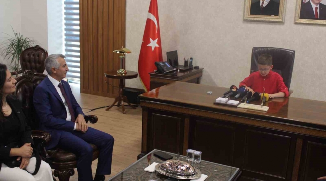 Kahramanmaraş'ın minik valisi Samray: "Ukrayna ve Filistin'de çocuklar bayramı kutlayamıyor"