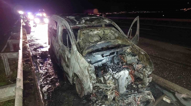 Kahramanmaraş'ta seyir halindeki araç yandı