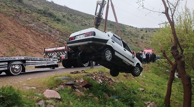 Kontrolden çıkan otomobil gölete düştü: 2 yaralı