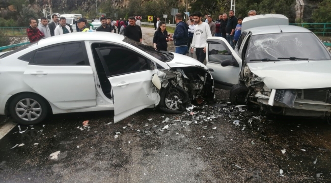 Kozan'da trafik kazası: 1'i çocuk 6 kişi yaralandı