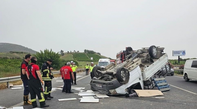 Mersin'de lastiği patlayan kamyonet devrildi, sürücü öldü