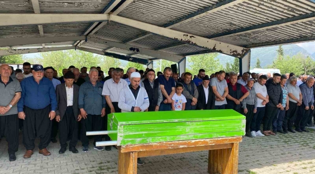 Mersin'deki kazada hayatını kaybeden işçi Osmaniye'de toprağa verildi