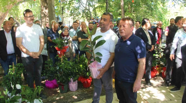 Mut'ta belediye başkanına gönderilen tebrik çiçekleri ihtiyaç sahiplerine yardıma dönüştü