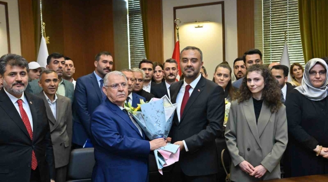 Onikişubat Belediyesi'nde yeni başkan Hanifi Toptaş mazbatasını aldı