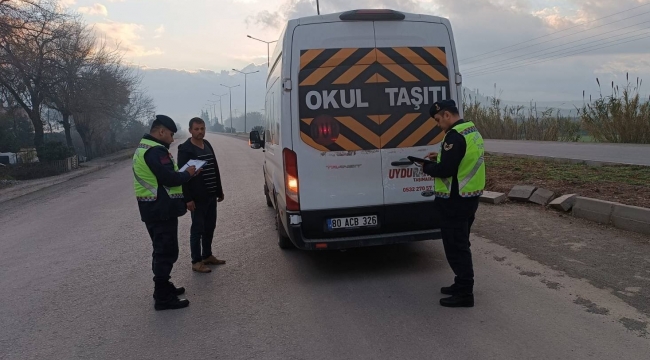 Osmaniye'de jandarmadan okul servislerine denetim