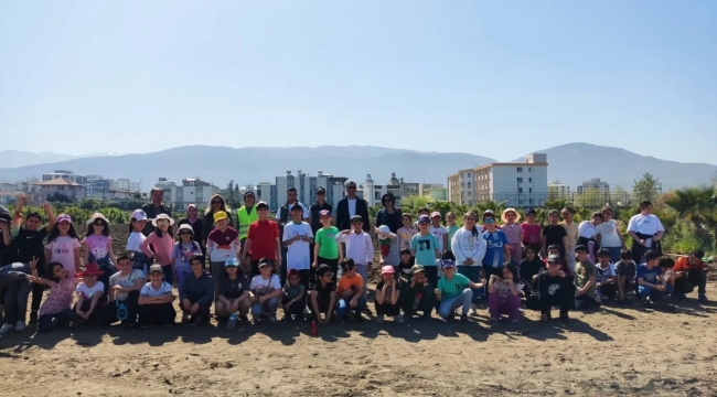 Osmaniye'de "Okullarda Orman" projesinde öğrenciler 110 fidan dikti
