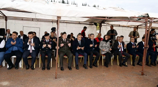 Osmaniye'de şehitler ile depremde hayatını kaybedenlerin kabirleri ziyaret edildi