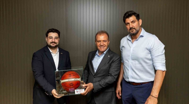 Play-off'a kalan basketbolcular Başkan Seçer ile bir araya geldi