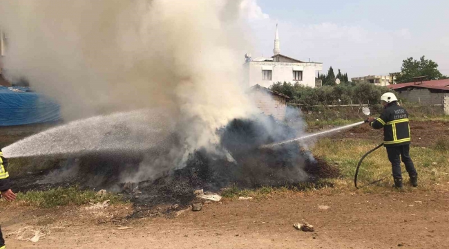 Reyhanlı'da odunların bulunduğu alanda çıkan yangın söndürüldü