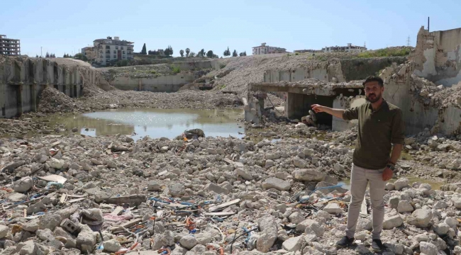 Rönesans Rezidans'tan sağ kurtulmayı başaran adam, depremin üzerinden aylar geçse de devasa yapının yerle bir olma anını unutamıyor