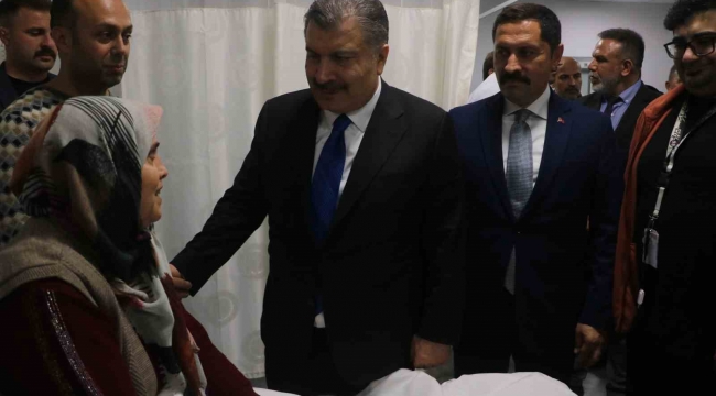 Sağlık Bakanı Koca'dan Defne Hastanesi'ne bayram ziyareti