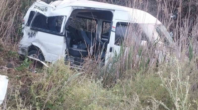 Tarım işçilerini taşıyan minibüs devrildi: 14 hafif yaralı