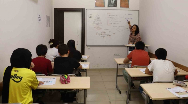 Toroslar'da sınava hazırlanan öğrencilere etüt desteği