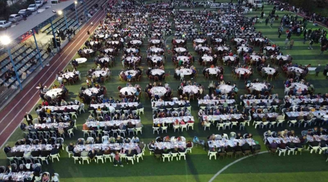 Toroslarda binlerce Fekeli Devlet Bahçeli Stadyumu'nda iftar açtı