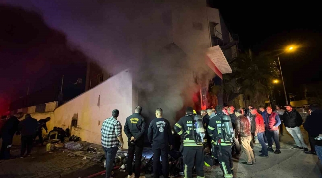 Mersin'de tekstil atölyesinde yangın: 4 işçi dumandan etkilendi